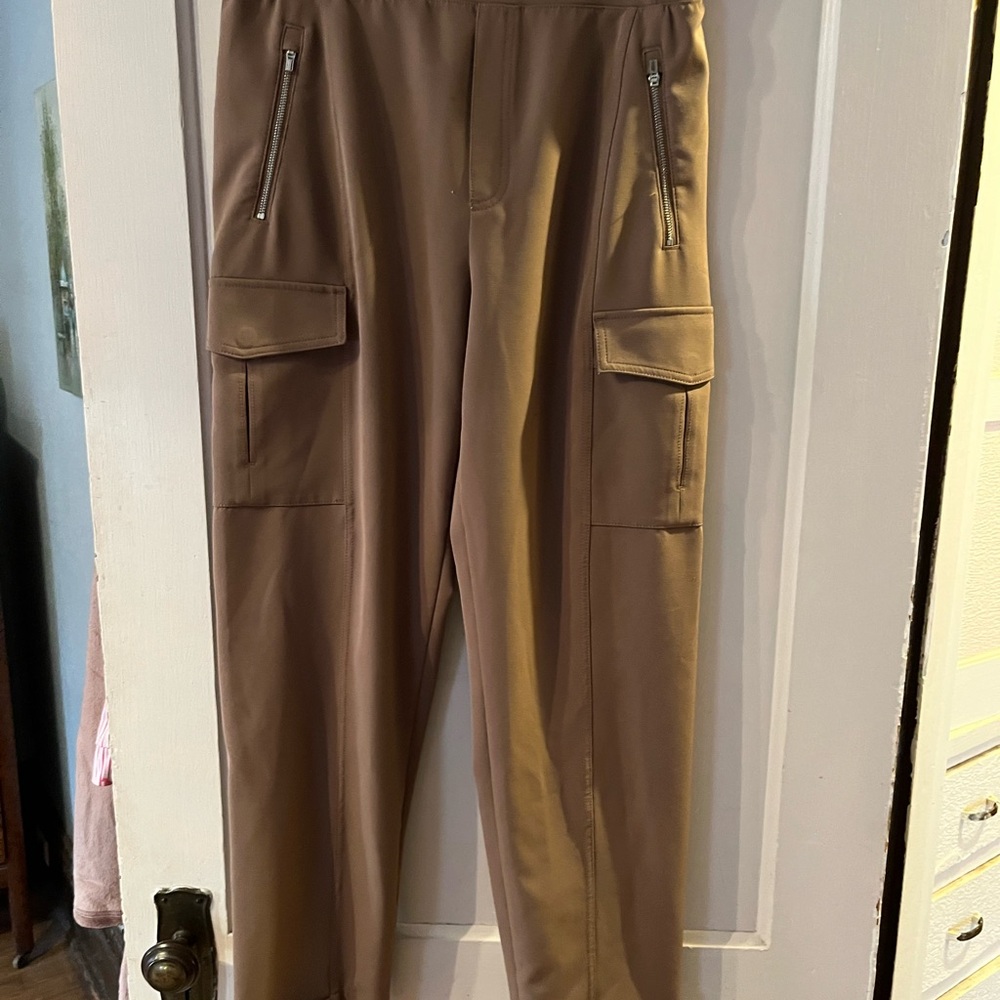 Athleta women’s Tan Cargo Pants with Zipper Pockets